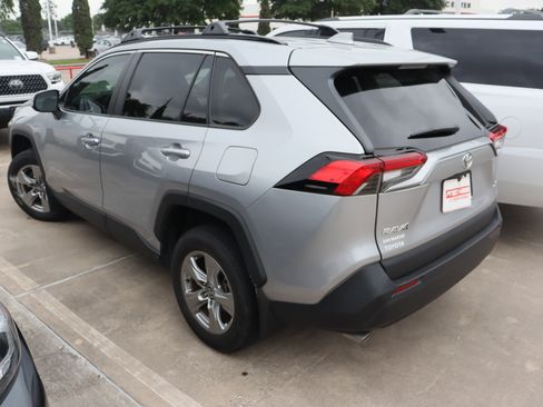 Used 2023 Toyota RAV4 XLE w/ Convenience Package FWD image 5