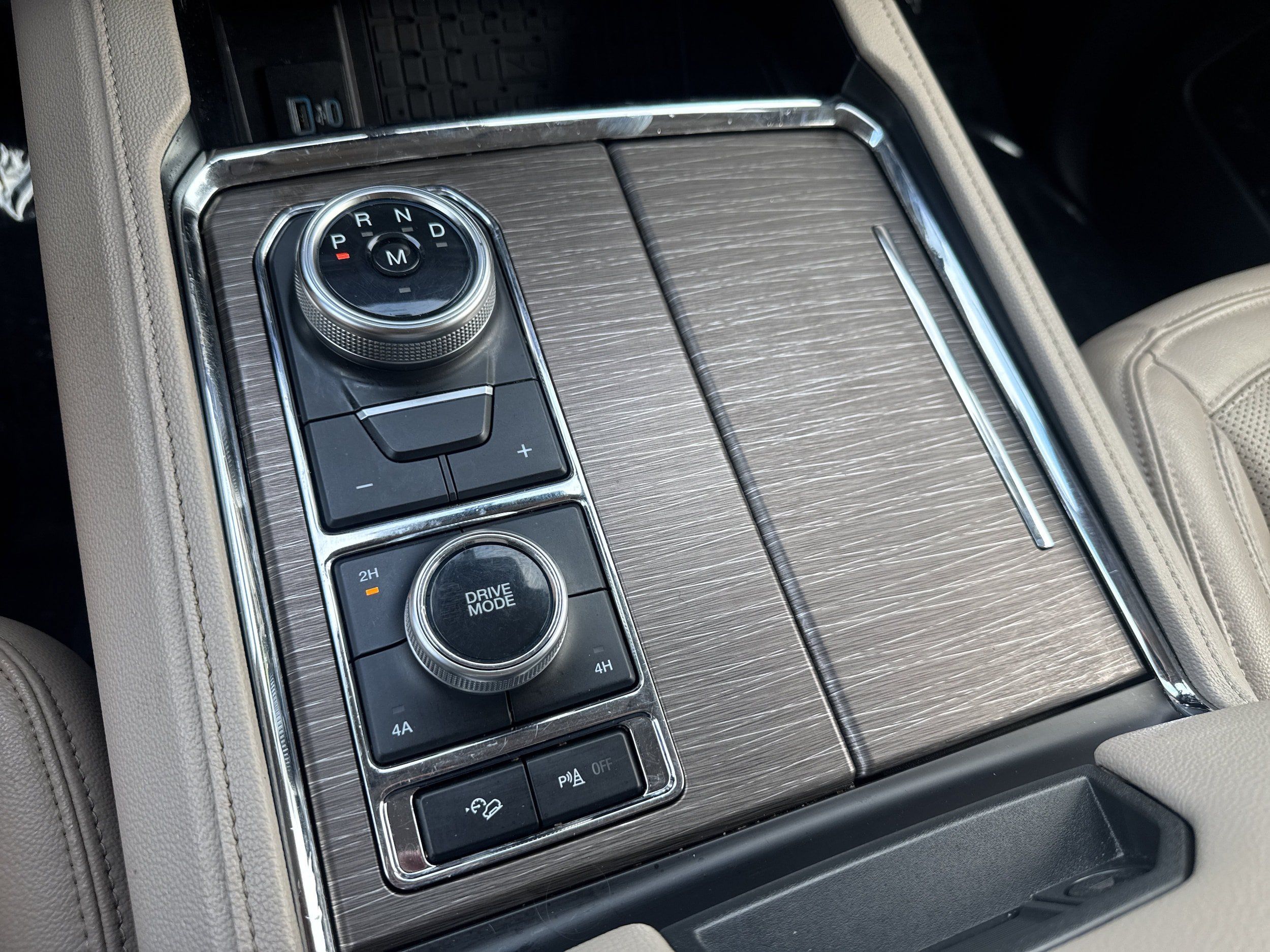 Used 2024 Ford Expedition Limited AWD/4WD image 30