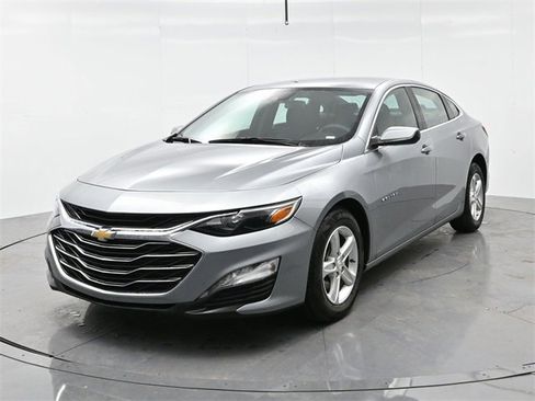 Used 2024 Chevrolet Malibu LT image 3