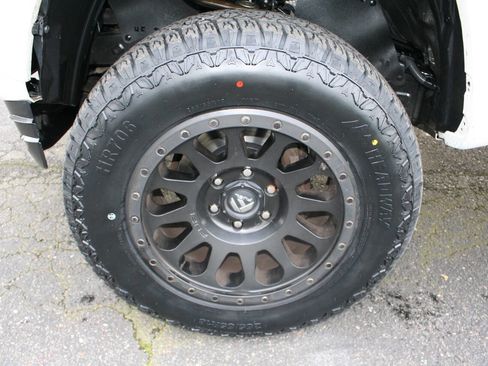 Used 2017 Toyota Tacoma SR5 image 20