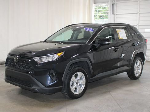 Used 2021 Toyota RAV4 XLE AWD/4WD image 4