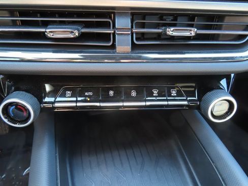 Used 2024 Chevrolet Equinox EV RS image 30