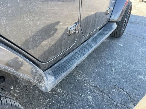 Used 2022 Jeep Wrangler Unlimited Sahara w/ Cold Weather Group image 19