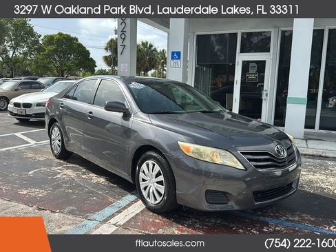 Used 2010 Toyota Camry LE FWD image 3
