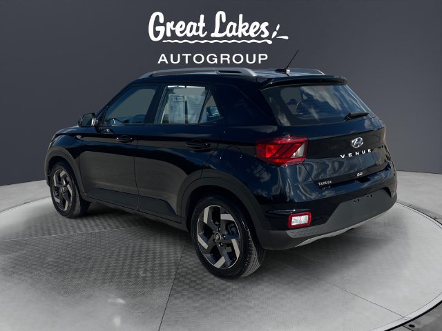 Used 2025 Hyundai Venue SEL FWD image 3