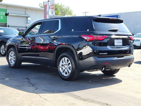 Used 2022 Chevrolet Traverse LS image 2