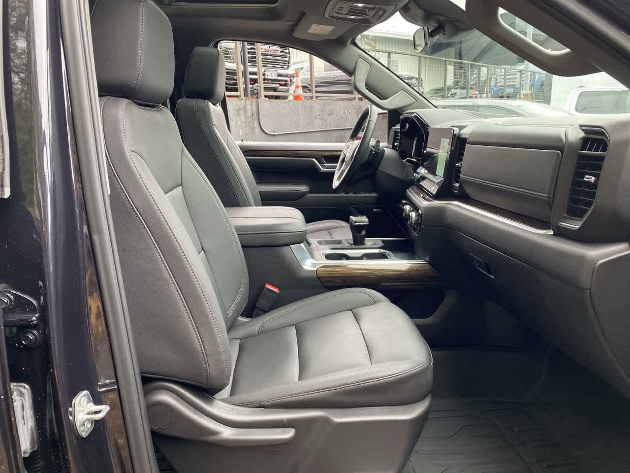 Used 2025 GMC Sierra 1500 Elevation w/ Elevation Premium Package AWD/4WD image 17