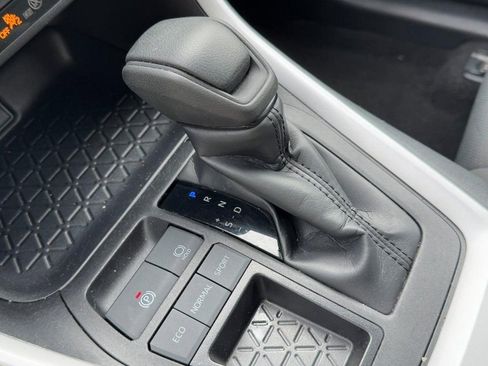 Used 2025 Toyota RAV4 XLE image 20