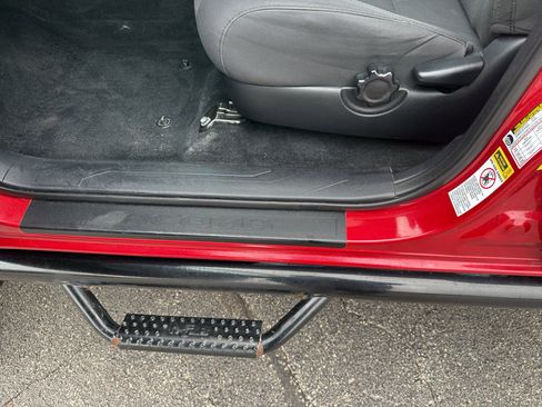 Used 2017 Toyota Tacoma TRD Sport w/ Premium & Technology Package image 15