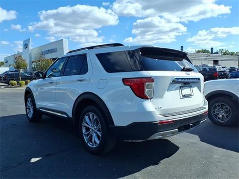 Used 2023 Ford Explorer XLT w/ Equipment Group 202A image 7