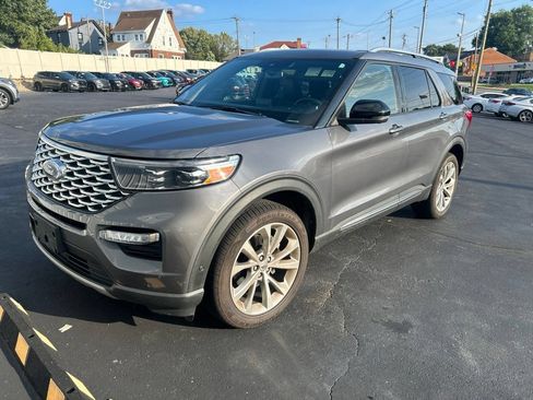 Used 2021 Ford Explorer Platinum w/ Equipment Group 601A AWD/4WD image 2