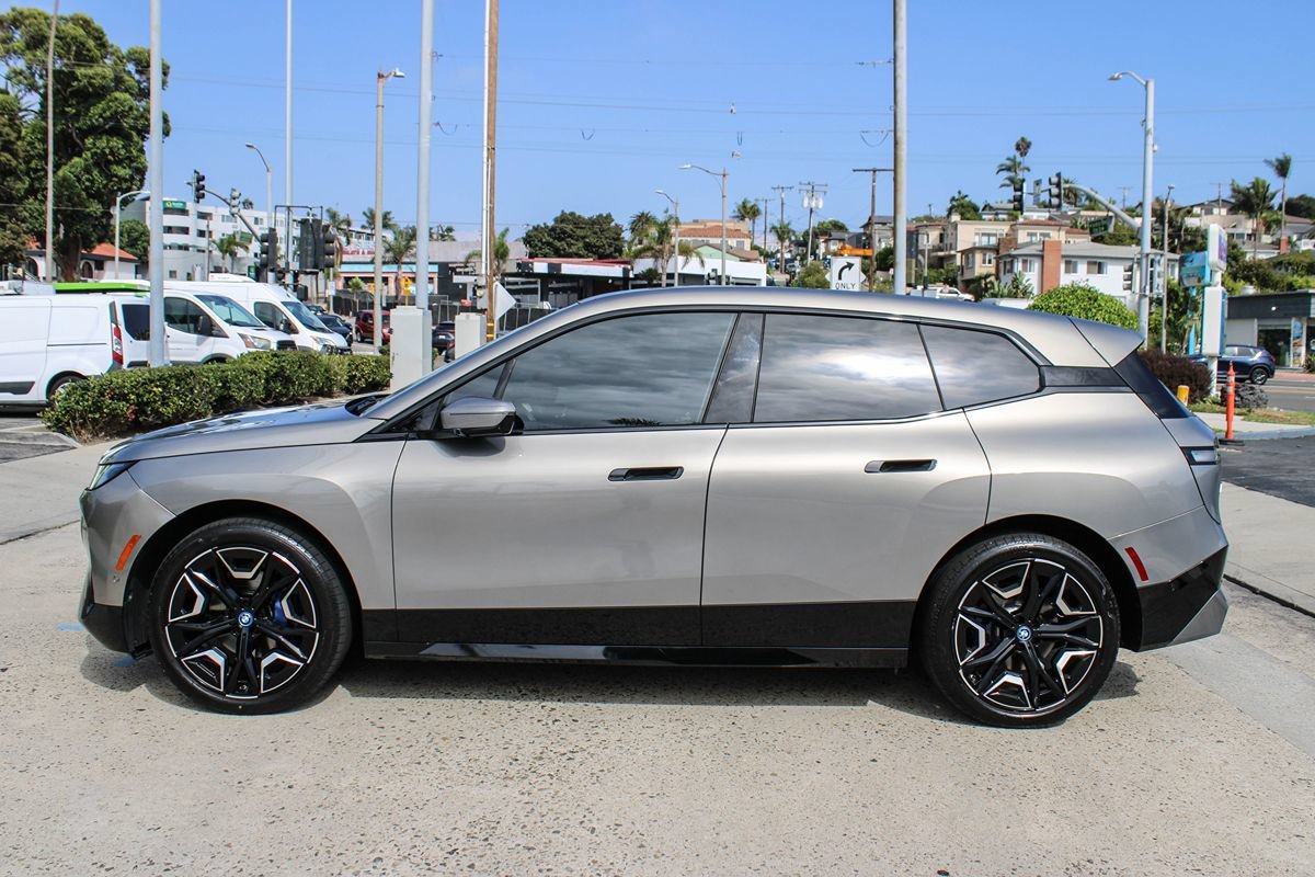 Used 2024 BMW iX xDrive50 w/ Sport Package AWD/4WD image 2