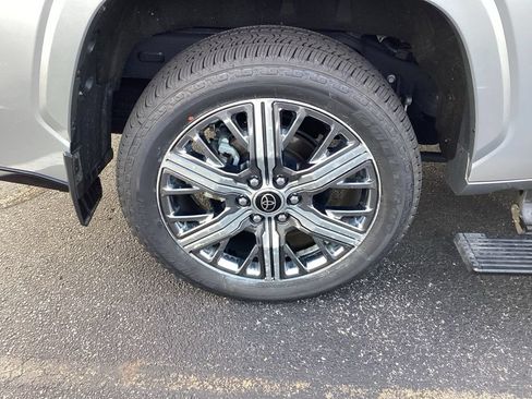Used 2024 Toyota Sequoia Capstone AWD/4WD image 33