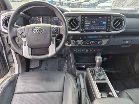 Used 2021 Toyota Tacoma Limited w/ Nightshade Package AWD/4WD image 18