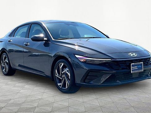 Certified 2025 Hyundai Elantra SEL FWD image 5