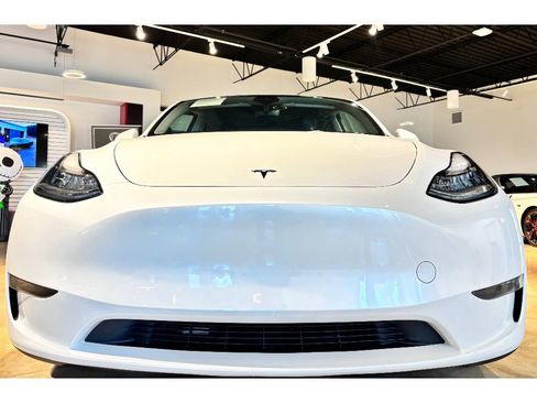 Used 2023 Tesla Model Y Long Range image 3