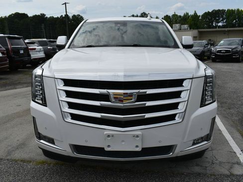 Used 2017 Cadillac Escalade Luxury RWD image 3