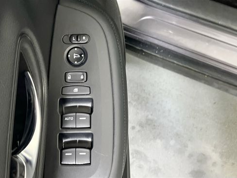 Used 2023 Honda HR-V LX image 17