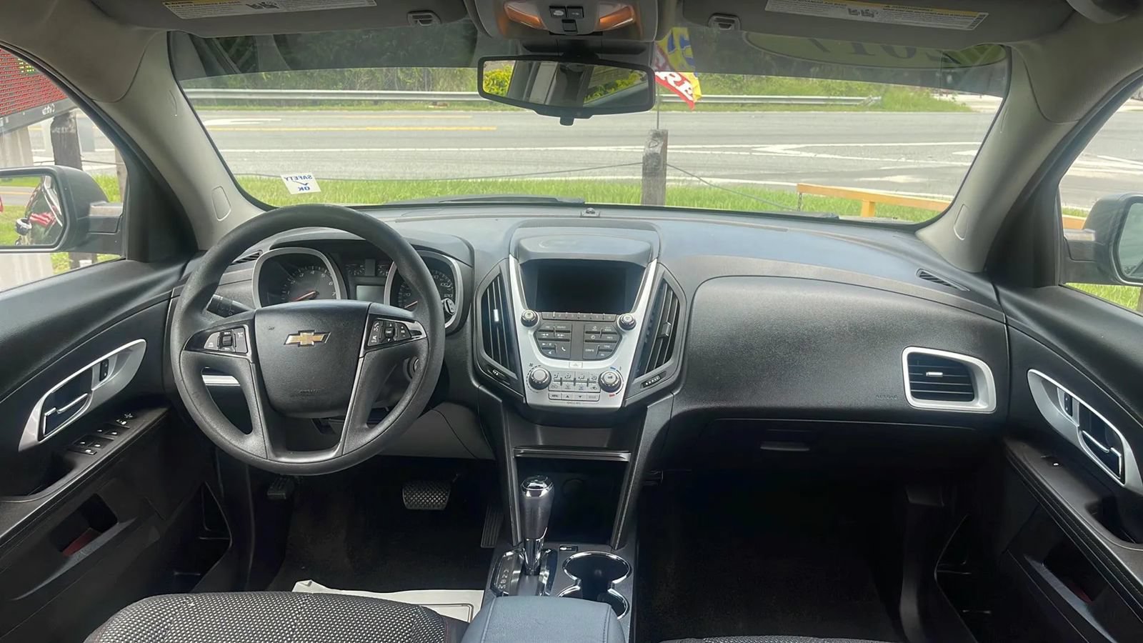 Used 2017 Chevrolet Equinox LS FWD image 19