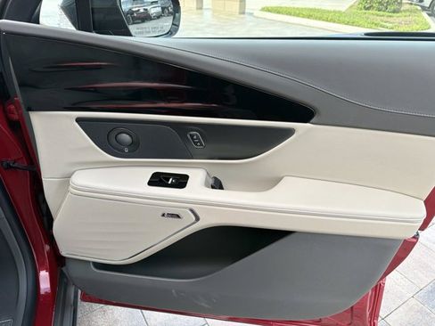Certified 2025 Lincoln Nautilus Reserve AWD/4WD image 19