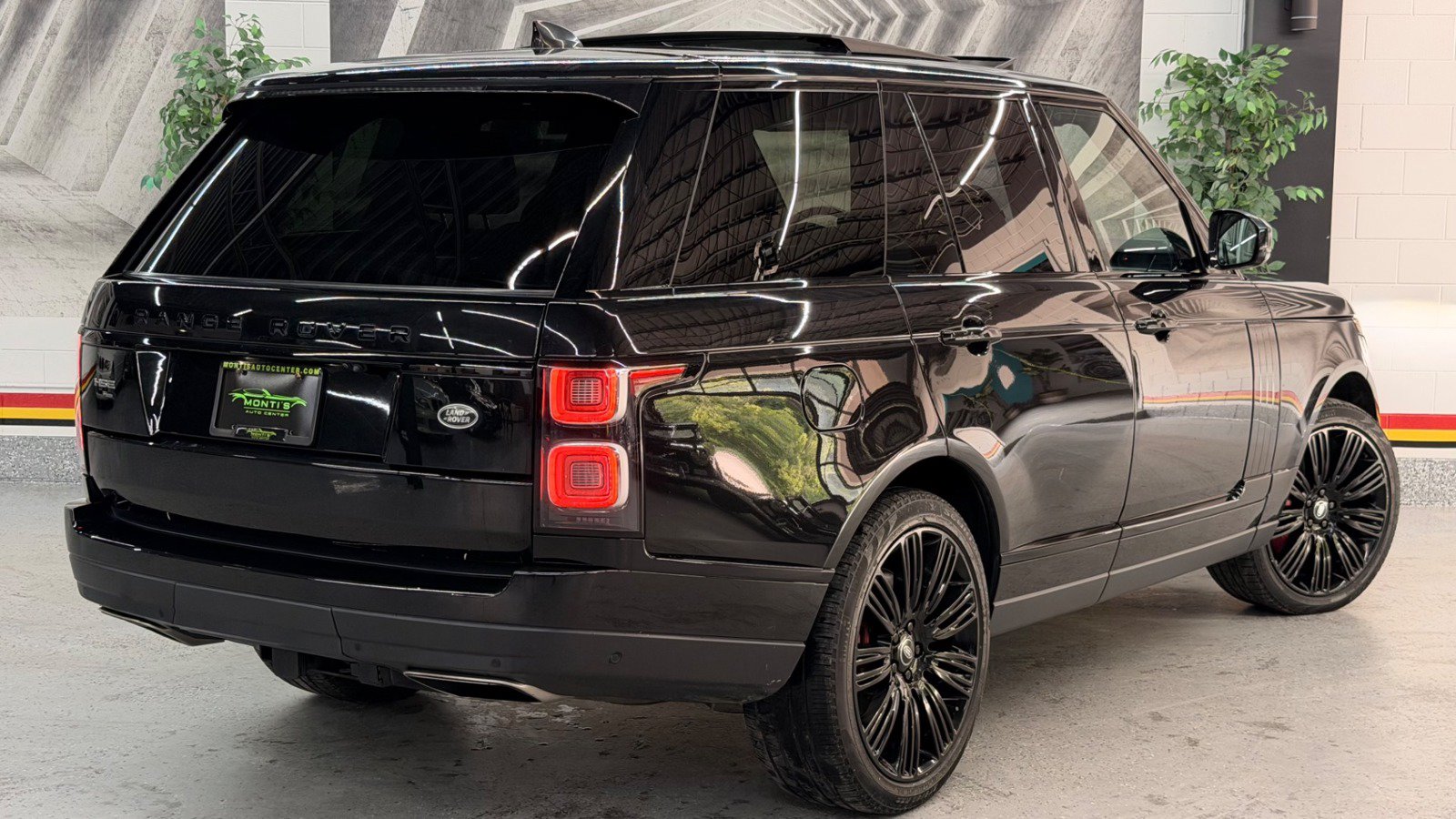Used 2022 Land Rover Range Rover P525 Westminster Edition AWD/4WD image 6