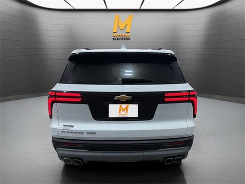 Used 2025 Chevrolet Traverse LT image 8