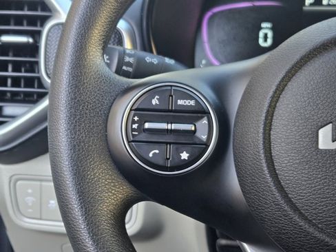 Certified 2025 Kia Soul LX image 28