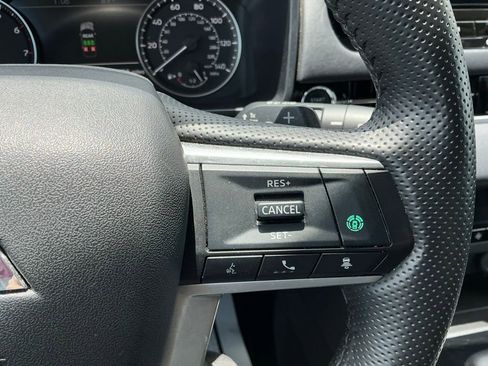 Used 2025 Mitsubishi Outlander AWD image 31