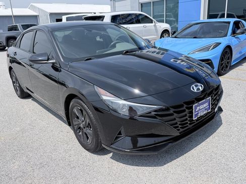 Used 2023 Hyundai Elantra SEL FWD image 3
