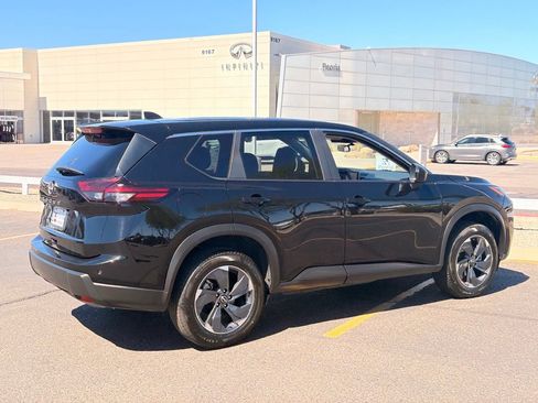 Certified 2025 Nissan Rogue SV FWD image 8