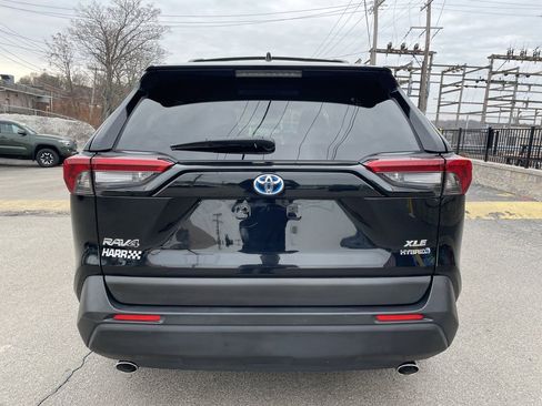Used 2023 Toyota RAV4 XLE w/ Convenience Package image 4