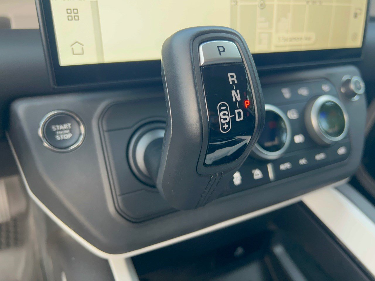 Used 2026 Land Rover Defender 110 X-Dynamic SE AWD/4WD image 21