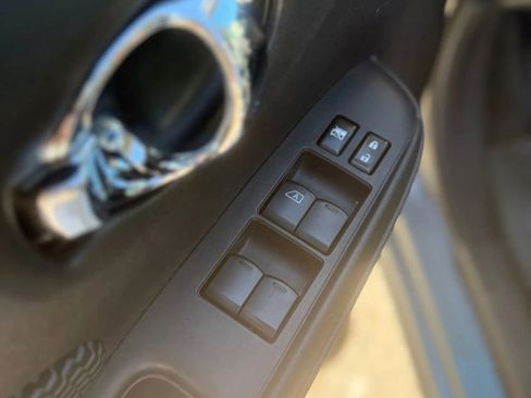 Used 2014 Nissan Versa Note SV w/ Convenience Package image 7