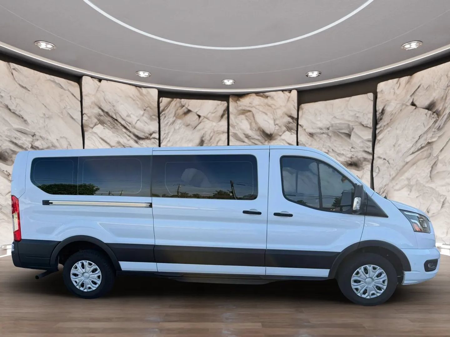Used 2023 Ford Transit 350 XLT RWD image 4