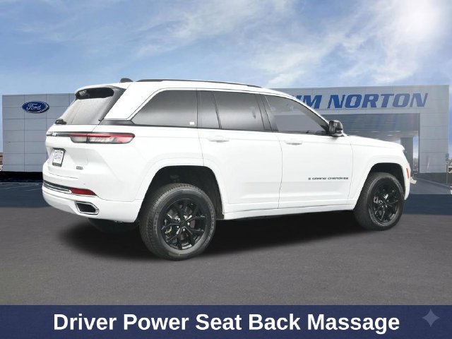 Used 2023 Jeep Grand Cherokee Overland w/ Luxury Tech Group IV AWD/4WD image 16
