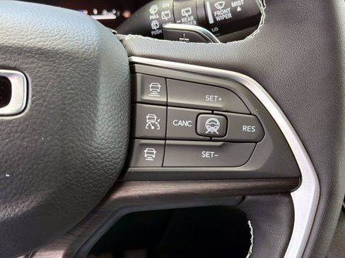 New 2026 Jeep Grand Cherokee Limited w/ Limited Altitude Package AWD/4WD image 18