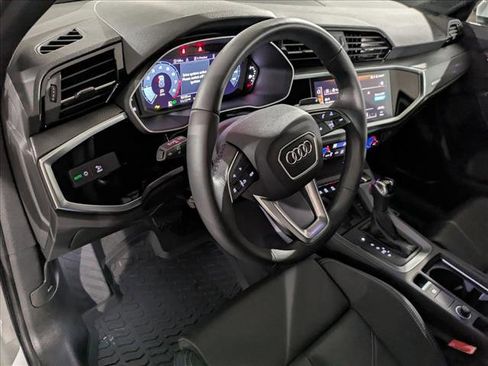 Used 2025 Audi Q3 2.0T Premium image 10