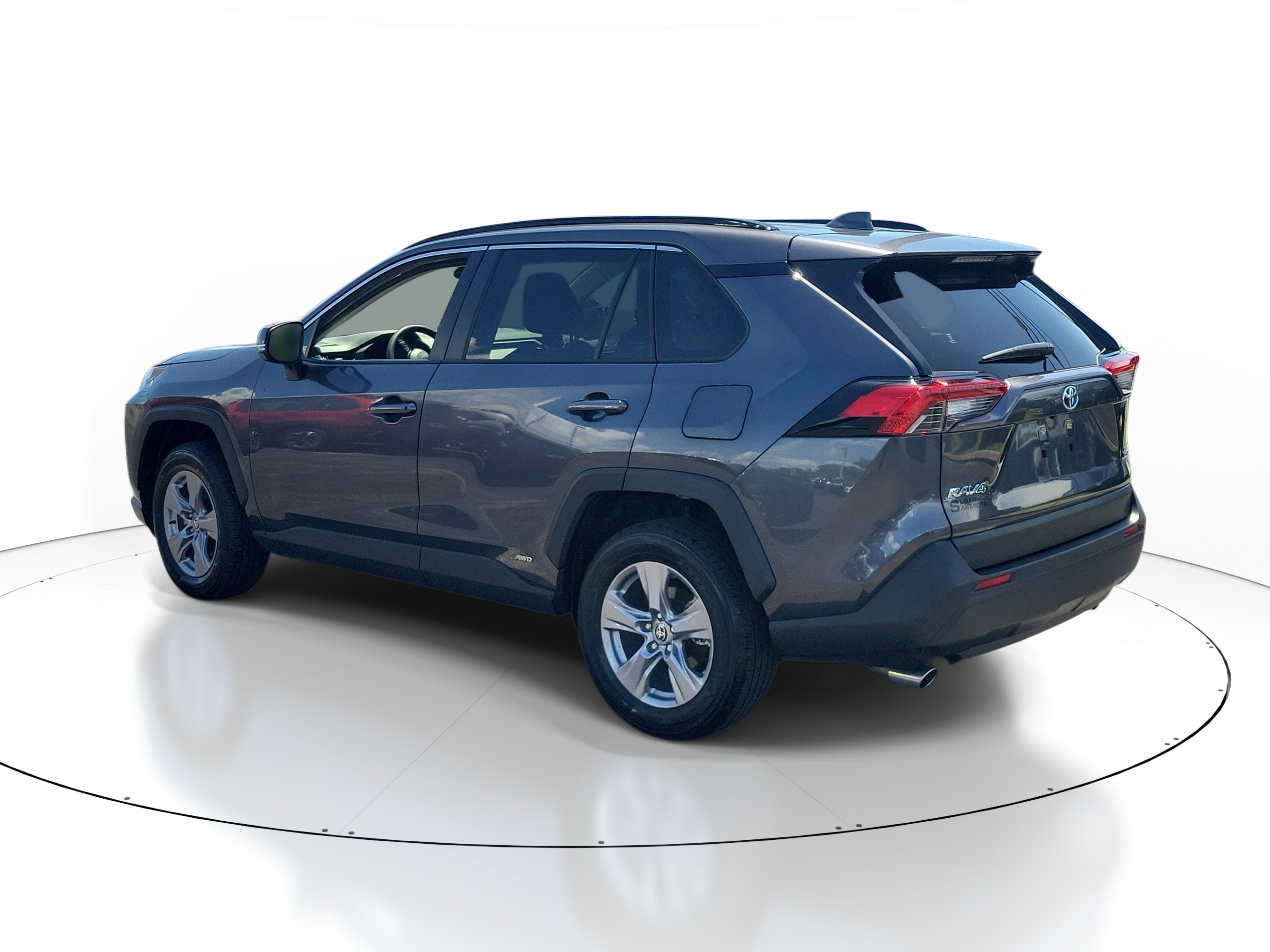 Used 2024 Toyota RAV4 XLE AWD/4WD image 4