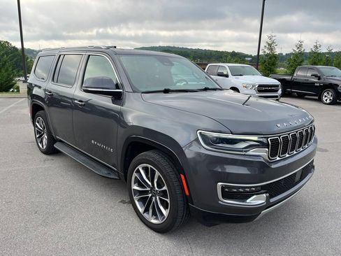 Used 2022 Jeep Wagoneer Series II w/ Premium Group I AWD/4WD image 2