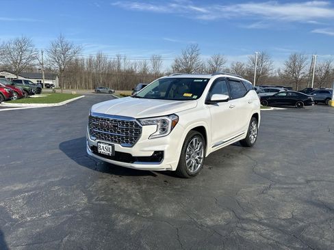 Used 2023 GMC Terrain Denali image 4