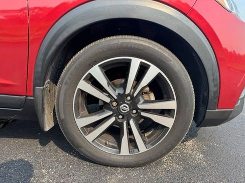 Used 2019 Nissan Kicks SR w/ SR Premium Package FWD image 9