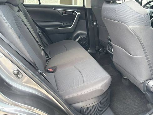 Used 2021 Toyota RAV4 LE AWD/4WD image 12