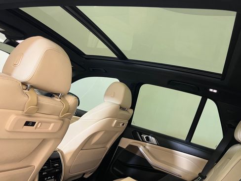 Used 2021 BMW X5 sDrive40i w/ M Sport Package image 32