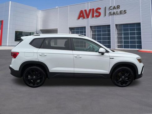 Used 2024 Volkswagen Taos SE image 5