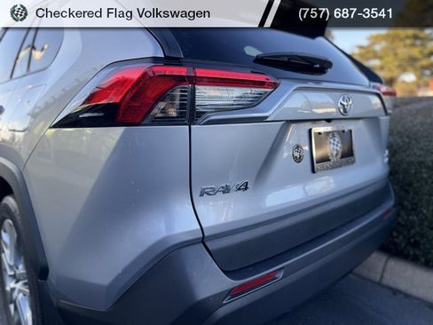 Used 2023 Toyota RAV4 XLE Premium image 7