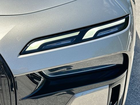 Used 2023 BMW 740i image 32