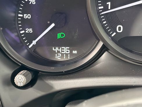 Used 2025 Porsche Macan image 41