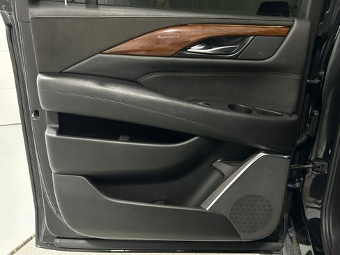 Used 2019 Cadillac Escalade ESV Premium Luxury AWD/4WD image 29