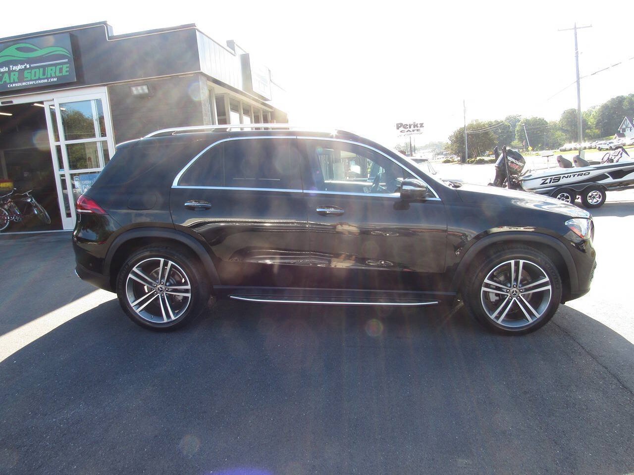 Used 2020 Mercedes-Benz GLE 350 4MATIC image 3