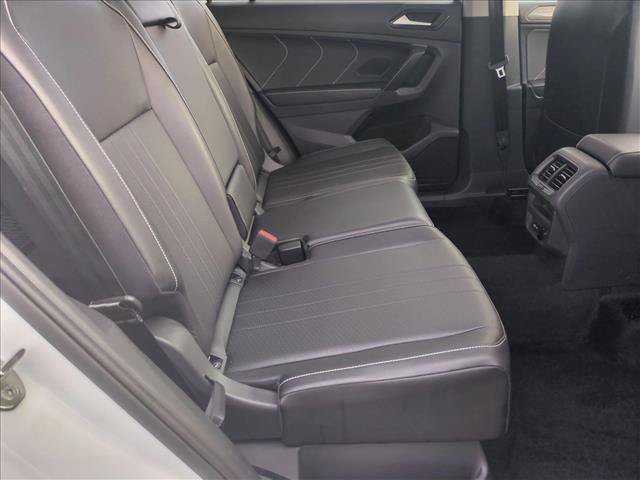 Used 2024 Volkswagen Tiguan SE w/ Panoramic Sunroof Package AWD/4WD image 20